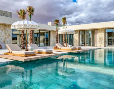 Contemporary 6-Bedroom Villa
